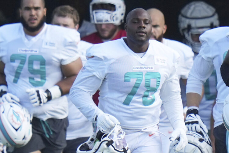 Dolphins place Daniels on injured reserve